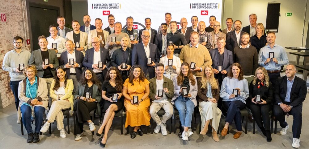 Podelitev nagrad ‘Izdelek leta 2026’ v Berlinu | Skupinska fotografija vseh zmagovalcev v Nemčiji